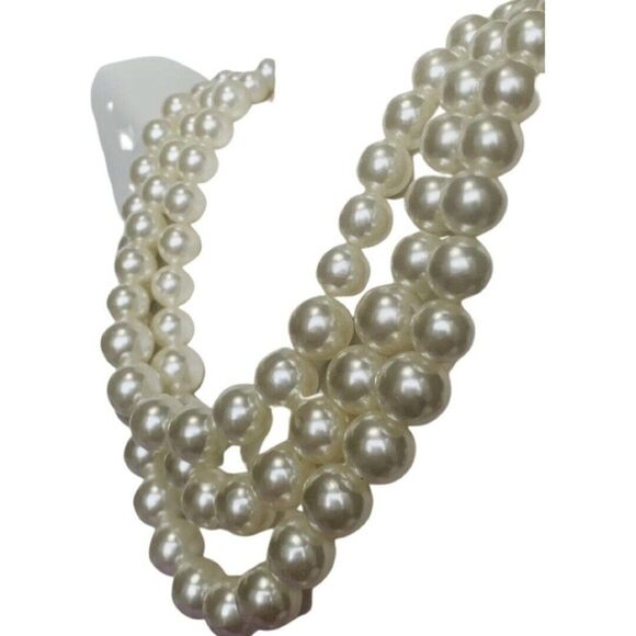 Women’s 3 Tier Classic White Faux Pearl Statement Layered Vintage Necklace 19” - Picture 7 of 11
